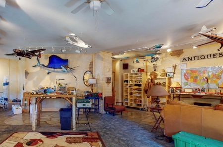 Commercial property with high visibility for sale in Dolores - image 21