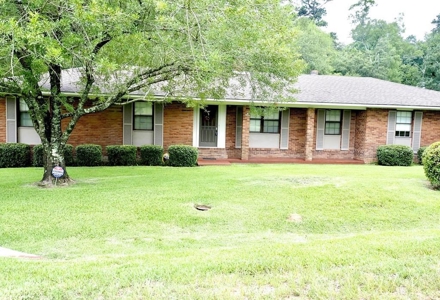 3 Bed, 2 Bath Home with Large Yard in SW Mississippi - image 1
