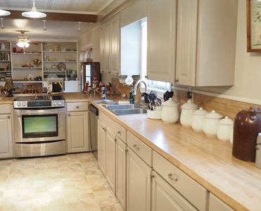 3 Bed, 2 Bath Home with Large Yard in SW Mississippi - image 12