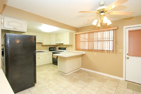 Country Home with 2 Acres for Sale in Jasper, FL - image 1