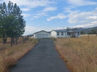 Northern, CA Country Home w/ Garage & Views - image 2