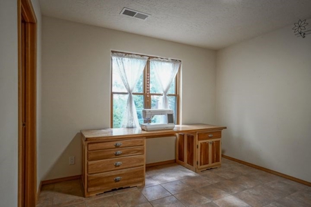 Corona, New Mexico country home on 98.35 acres bordering CNF - image 24