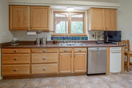 Corona, New Mexico country home on 98.35 acres bordering CNF - image 13