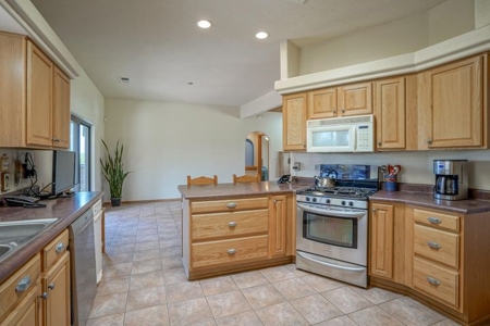 Corona, New Mexico country home on 98.35 acres bordering CNF - image 14