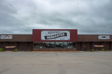 Large Retail Commercial Building Memphis MO For Sale - image 1