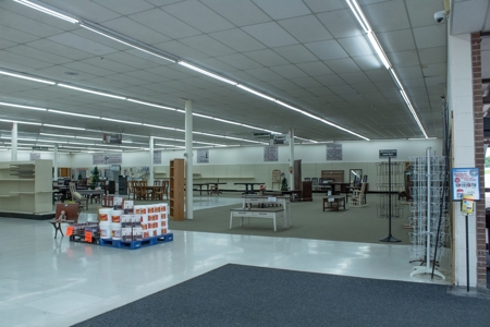 Large Retail Commercial Building Memphis MO For Sale - image 2