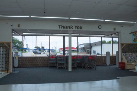 Large Retail Commercial Building Memphis MO For Sale - image 18