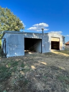 Spacious Single-family home on 14 Acres - image 10