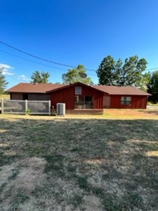 Spacious Single-family home on 14 Acres - image 5