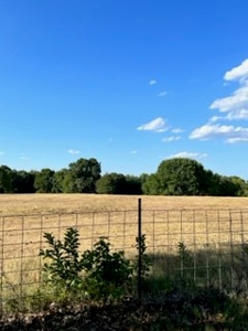 Spacious Single-family home on 14 Acres - image 11