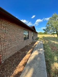 Spacious Single-family home on 14 Acres - image 3