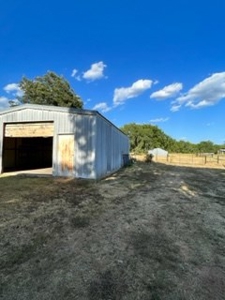 Spacious Single-family home on 14 Acres - image 20
