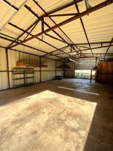 Spacious Single-family home on 14 Acres - image 19