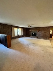 Spacious Single-family home on 14 Acres - image 26
