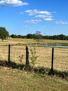 Spacious Single-family home on 14 Acres - image 15