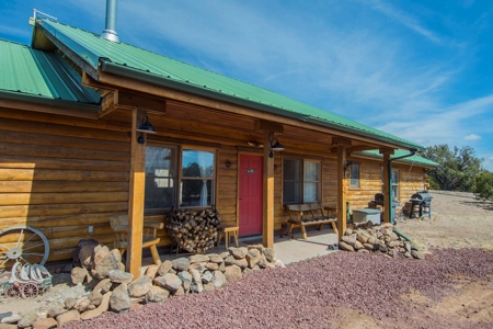 Home with Horse Facilities for Sale Northern Arizona - image 2