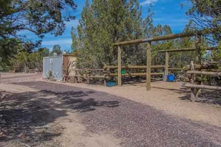 Home with Horse Facilities for Sale Northern Arizona - image 30