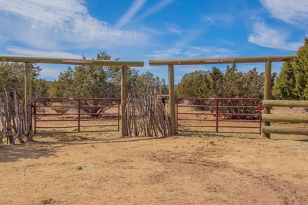 Home with Horse Facilities for Sale Northern Arizona - image 31