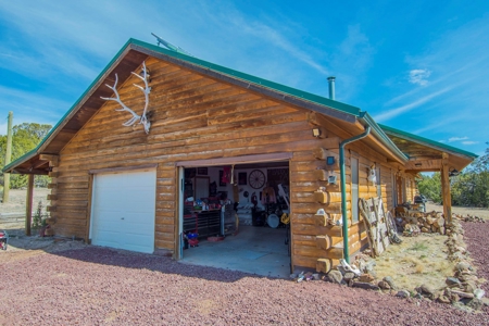 Home with Horse Facilities for Sale Northern Arizona - image 3