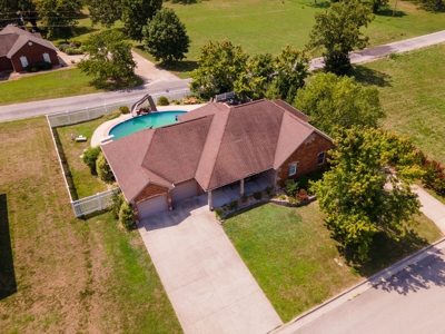 Luxury Home in Town For Sale in Howell County, MO - image 11