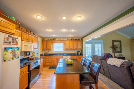 Luxury Home in Town For Sale in Howell County, MO - image 14