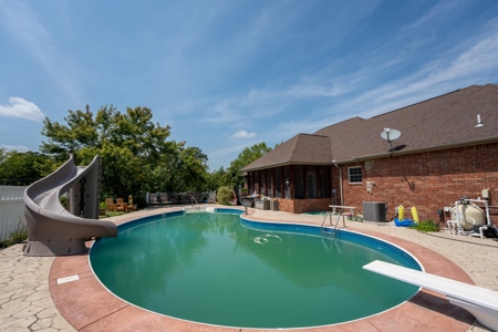 Luxury Home in Town For Sale in Howell County, MO - image 8