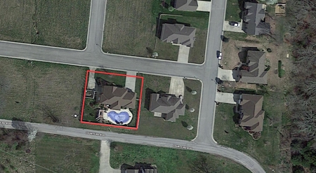 Luxury Home in Town For Sale in Howell County, MO - image 1