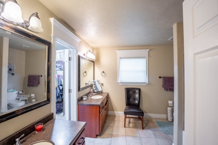 Luxury Home in Town For Sale in Howell County, MO - image 27