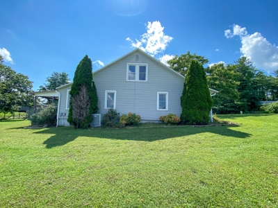 Sweet Country Home for Sale in Willis VA - image 21