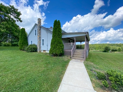 Sweet Country Home for Sale in Willis VA - image 4