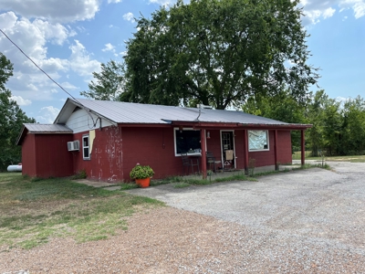 Commercial property near the Kiamichi Mtn. in Nashoba, OK - image 1
