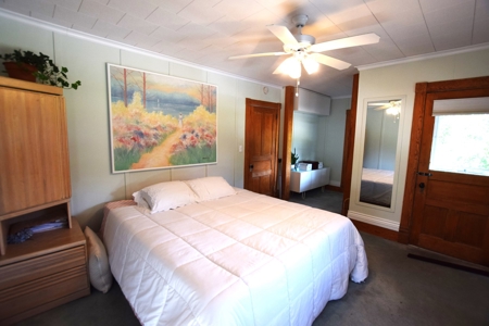 3 Bedroom Victorian Home With RV Garage in Harlan, Iowa - image 21