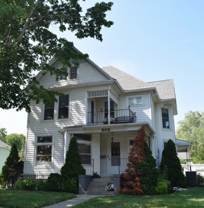 3 Bedroom Victorian Home With RV Garage in Harlan, Iowa - image 1
