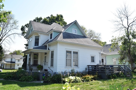 3 Bedroom Victorian Home With RV Garage in Harlan, Iowa - image 15