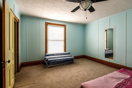 3 Bedroom Victorian Home With RV Garage in Harlan, Iowa - image 32