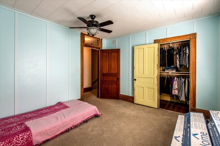 3 Bedroom Victorian Home With RV Garage in Harlan, Iowa - image 33