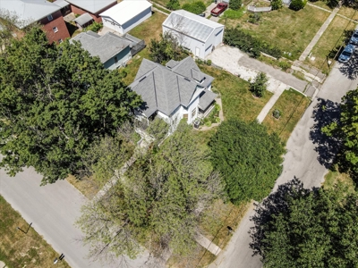 3 Bedroom Victorian Home With RV Garage in Harlan, Iowa - image 36