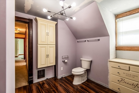 3 Bedroom Victorian Home With RV Garage in Harlan, Iowa - image 30