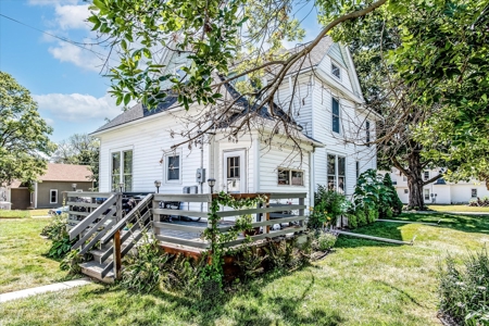 3 Bedroom Victorian Home With RV Garage in Harlan, Iowa - image 37