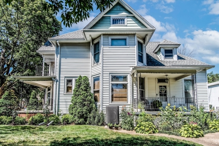 3 Bedroom Victorian Home With RV Garage in Harlan, Iowa - image 38