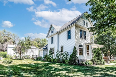3 Bedroom Victorian Home With RV Garage in Harlan, Iowa - image 39