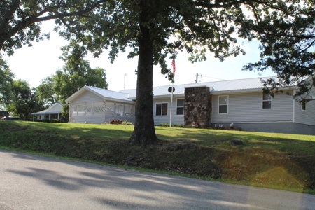 Country Home near Bull Shoals Lake in Protem, MO - image 1