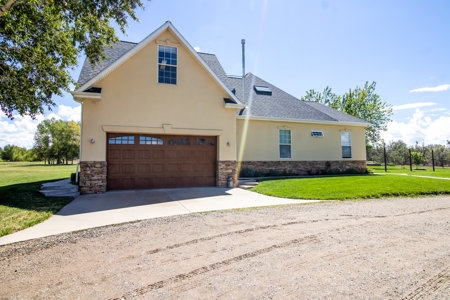 Quiet Country Home W/ Irrigated Acreage For Sale in Dolores - image 18