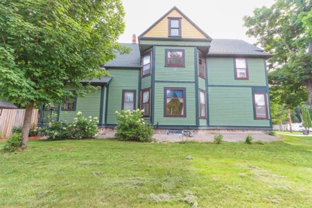 Victorian Home For Sale in Waupaca, WI - image 3