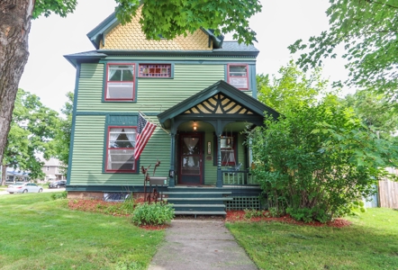 Victorian Home For Sale in Waupaca, WI - image 1