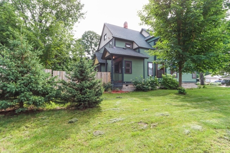 Victorian Home For Sale in Waupaca, WI - image 4
