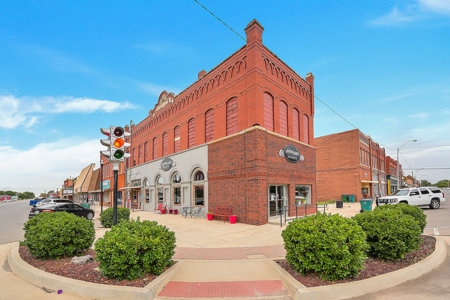 Commercial Property  For Sale In Hobart, Oklahoma - image 45