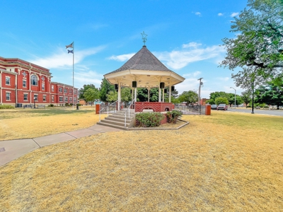 Commercial Property  For Sale In Hobart, Oklahoma - image 47
