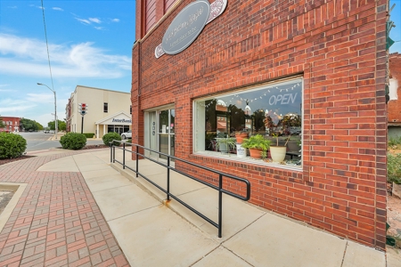 Commercial Property  For Sale In Hobart, Oklahoma - image 7