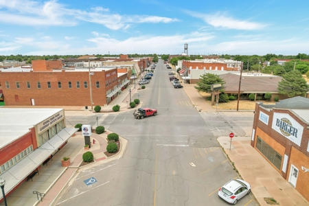 Commercial Property  For Sale In Hobart, Oklahoma - image 2